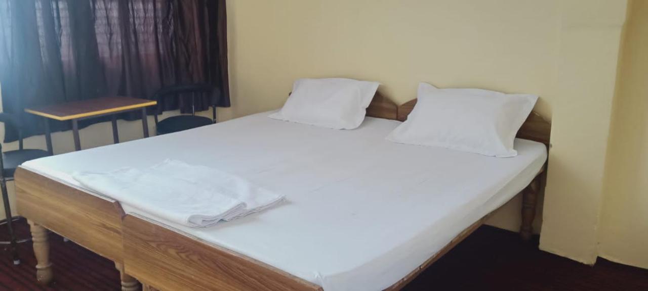 Om Rest House Hotell Varanasi Exteriör bild