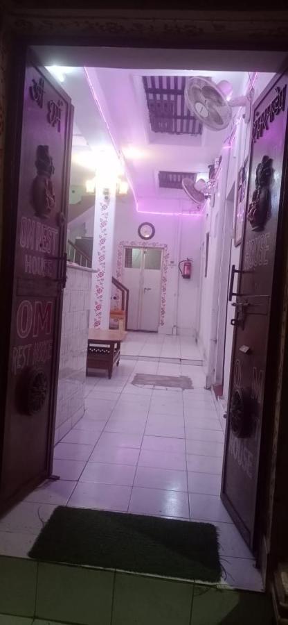 Om Rest House Hotell Varanasi Exteriör bild