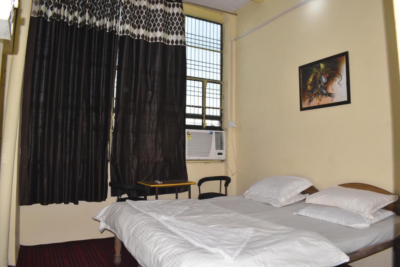 Om Rest House Hotell Varanasi Exteriör bild