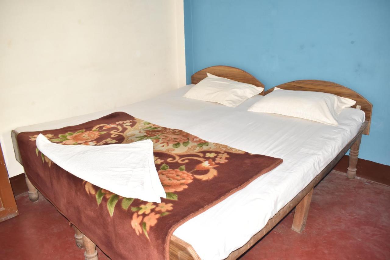 Om Rest House Hotell Varanasi Exteriör bild