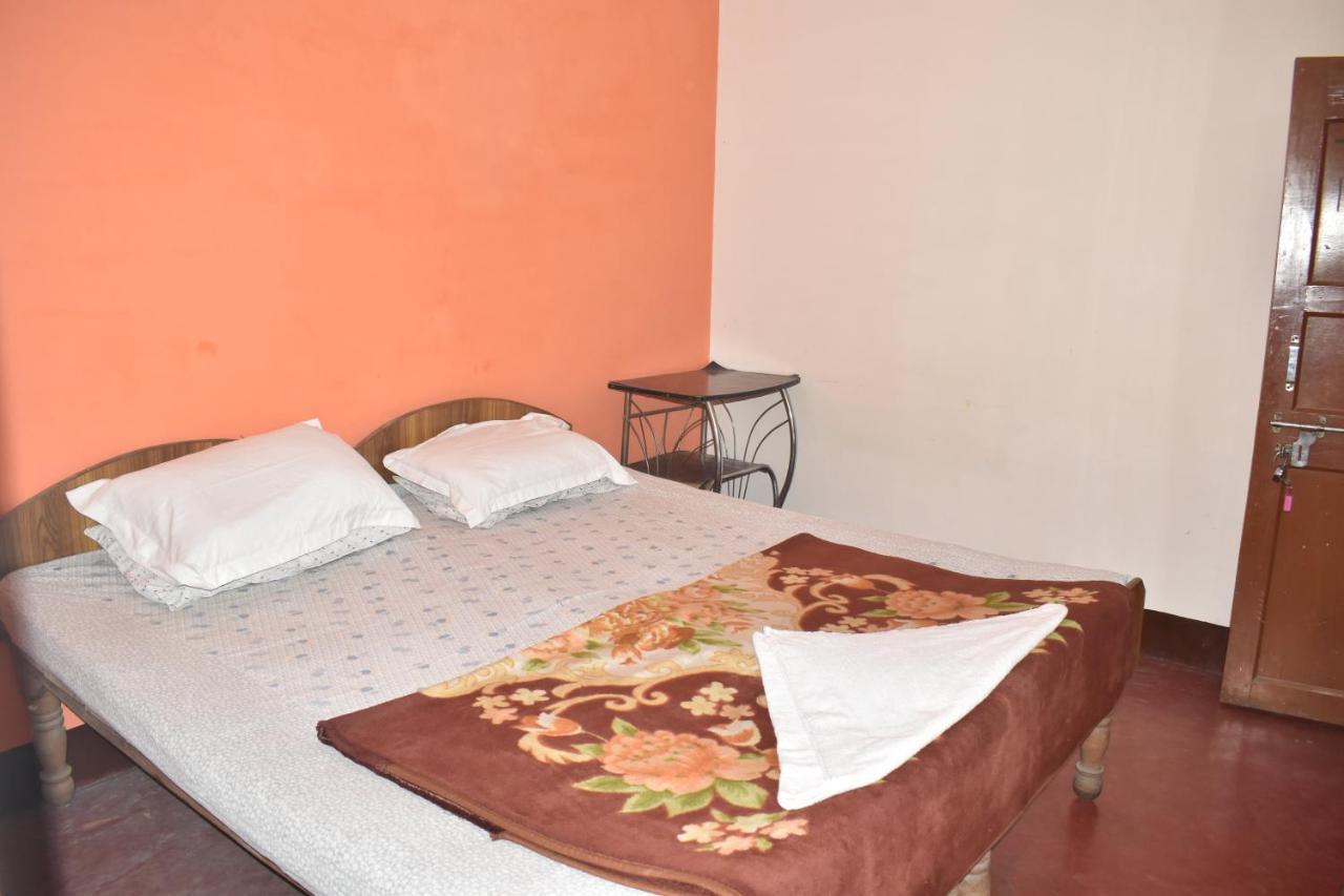 Om Rest House Hotell Varanasi Exteriör bild